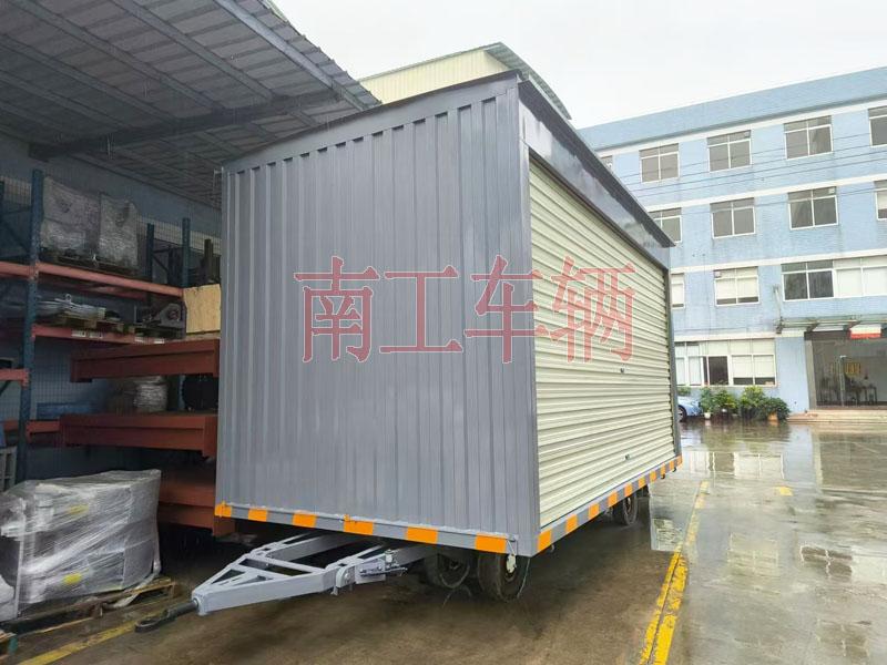 10吨箱式OD在线(中国)有限公司两侧带卷帘门 牵引雨篷拖车